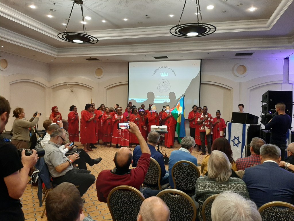 A group of people in a room

Description automatically generated